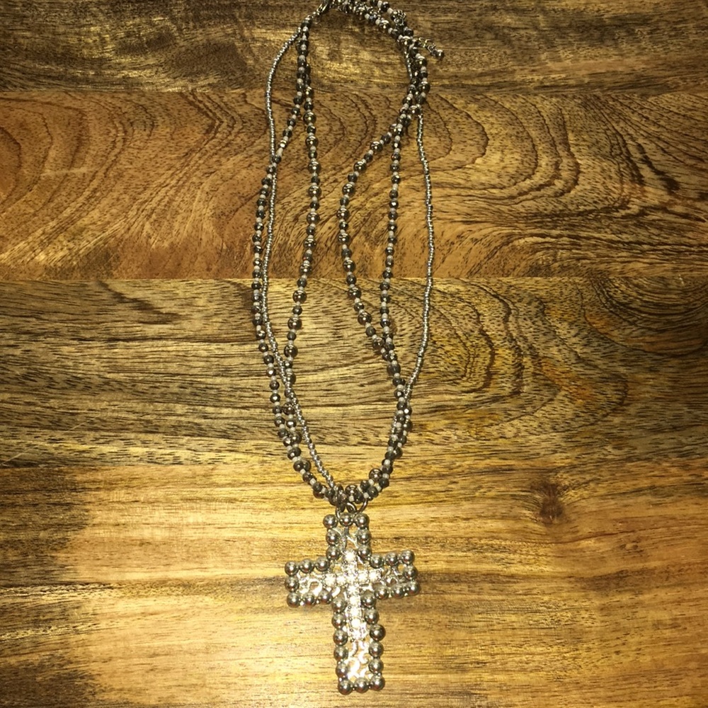 Beautiful necklace with cross!